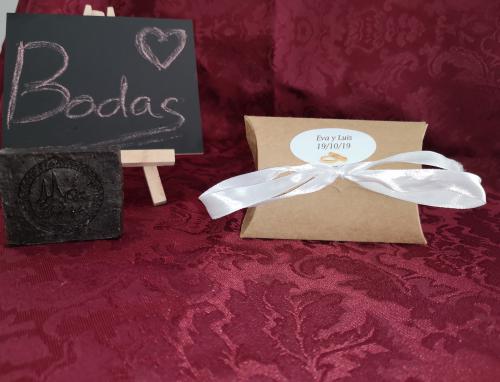 Imagen principal BODAS-Cajas con lazada Detalles con Aroma a Pasión.