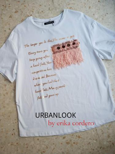 Imagen principal Camiseta bolsillo plumas