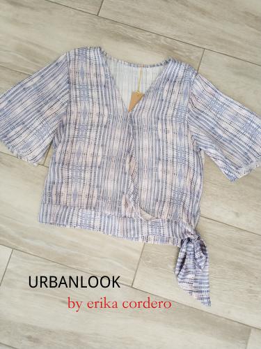 Imagen principal Blusa de seda celeste