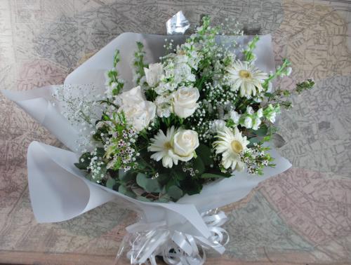 Imagen principal Composición de  flores blancas