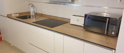 Imagen principal ENCIMERA FENOLICO COMPACTO ROBLE