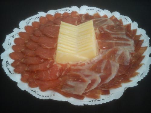 Imagen principal Bandeja 4 Ingredientes. (Preparativo con Jamon Iberico, queso, Chorizo y Salchichon)