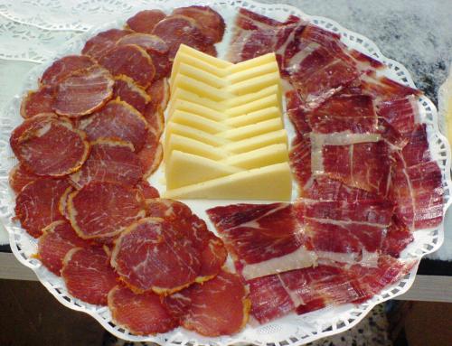 Imagen principal Bandeja 3 Ingredientes Familiar. (Preparativo con Jamon Iberico, queso y Caña de Lomo)