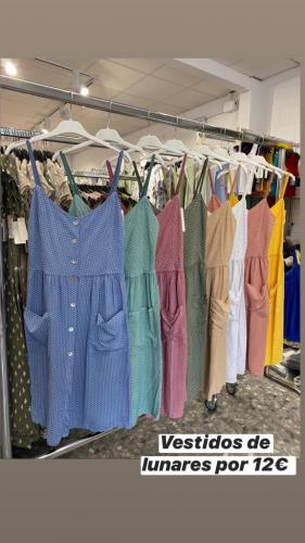 Imagen principal VESTIDO CORTO LUNARES